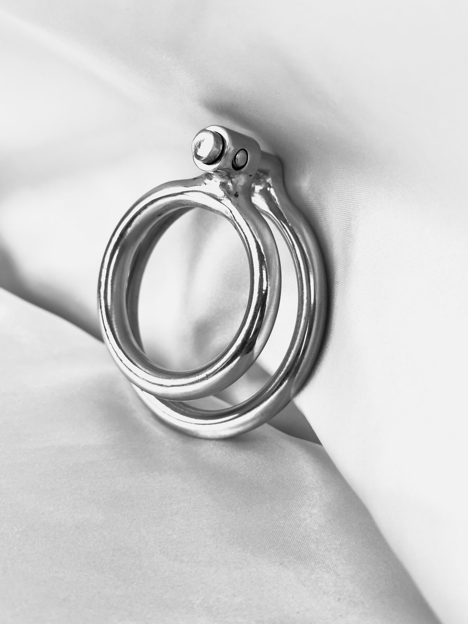 Single Locking Cock Ring - Image 2